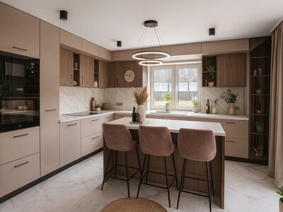 Bucătărie modernă bej cu blat negru și fronturi minimaliste