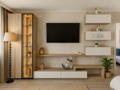 Mobilă living la comandă din lemn cu vitrină iluminată, rafturi flotante asimetrice albe și comodă TV cu sertare